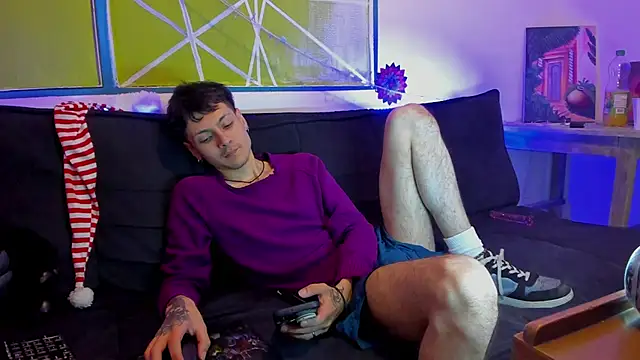 Snapshot of Dioniso_guy8 chatting on 12.19.25 Dioniso guy8 online show from 12.19.25