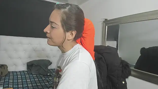 Snapshot of evelynesex chatting on 10.15.25 evelynesex online show from 10.15.25