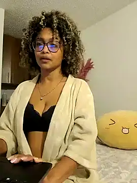 BiiancaEstradaa online show from 10.23.25