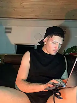 Snapshot of Ian_kai chatting on 10.30.25 Ian kai online show from 10.30.25