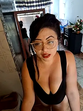 Snapshot of isa__crazy__ chatting on 09.22.25 isa  crazy   online show from 09.22.25