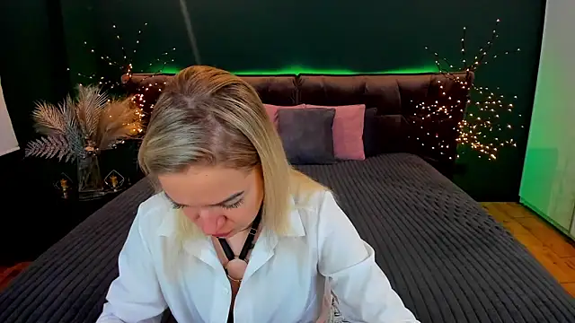 Anna Snows online show from 09.15.25