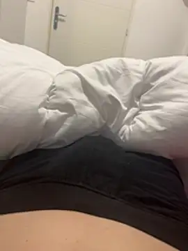 Snapshot of enzoyoungbisex chatting on 02.13.26 enzoyoungbisex online show from 02.13.26