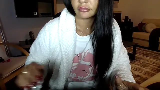 Snapshot of Ella_sweety00 chatting on 05.06.26 Ella sweety00 online show from 05.06.26