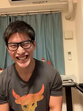 Snapshot of masucle216 chatting on 04.15.26 masucle216 online show from 04.15.26