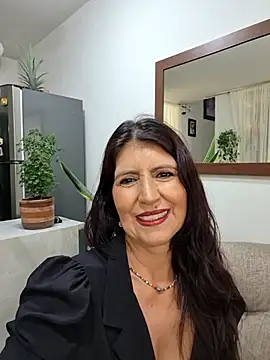 Snapshot of swity_foster chatting on 04.26.26 swity foster online show from 04.26.26