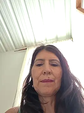 Snapshot of swity_foster chatting on 04.27.26 swity foster online show from 04.27.26