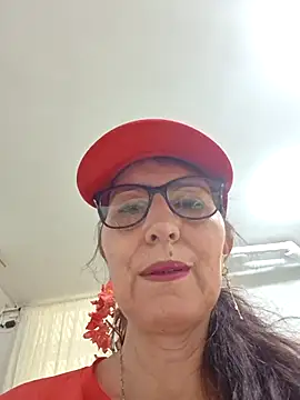 Snapshot of swity_foster chatting on 05.22.26 swity foster online show from 05.22.26