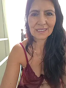 Snapshot of swity_foster chatting on 05.27.26 swity foster online show from 05.27.26