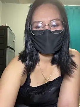 Snapshot of melyiaaa chatting on 04.15.26 melyiaaa online show from 04.15.26