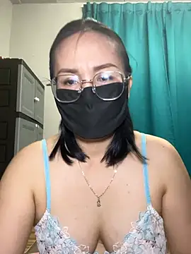Snapshot of melyiaaa chatting on 04.22.26 melyiaaa online show from 04.22.26