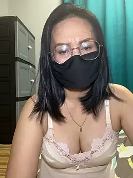 Snapshot of melyiaaa chatting on 04.24.26 melyiaaa online show from 04.24.26