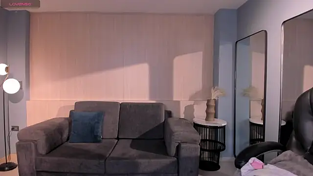 Snapshot of VeronicaBlue chatting on 06.19.26 VeronicaBlue online show from 06.19.26