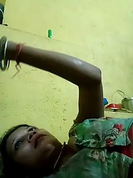 Snapshot of Chandni_Love143 chatting on 10.15.25 Chandni Love143 online show from 10.15.25