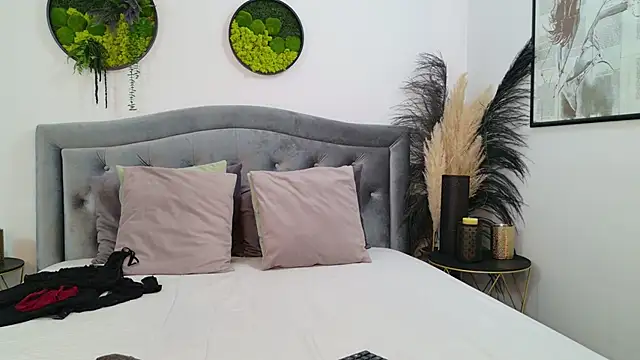 NathaliaNat online show from 12.19.25