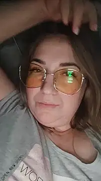 Snapshot of Kiss_Eva chatting on 12.31.24 Kiss Eva online show from 12.31.24