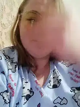 Snapshot of Kiss_Eva chatting on 01.13.25 Kiss Eva online show from 01.13.25