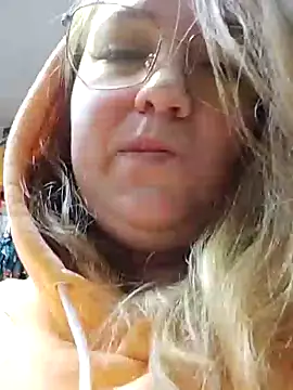 Snapshot of Kiss_Eva chatting on 01.24.25 Kiss Eva online show from 01.24.25