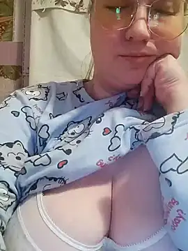 Snapshot of Kiss_Eva chatting on 01.28.25 Kiss Eva online show from 01.28.25