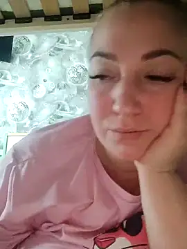 Kiss Eva online show from 11.16.25