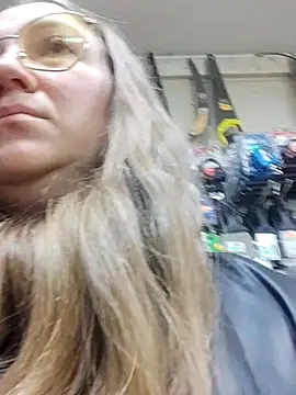 Kiss Eva online show from 02.05.26