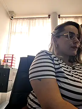 CurvyLust x online show from 11.04.25