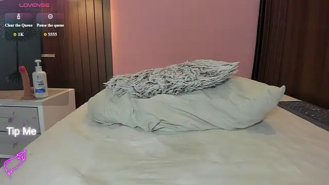 ROXXYBLOOM online show from 07.06.26