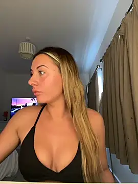 Scarlettroseeee online show from 10.11.25
