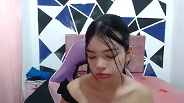 shy luna18 online show from 11.14.25