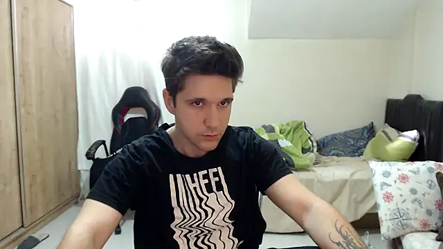 Snapshot of 2handsomemann chatting on 09.17.25 2handsomemann online show from 09.17.25