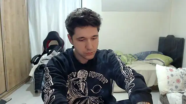 Snapshot of 2handsomemann chatting on 10.10.25 2handsomemann online show from 10.10.25