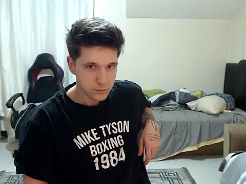 Snapshot of 2handsomemann chatting on 02.09.26 2handsomemann online show from 02.09.26