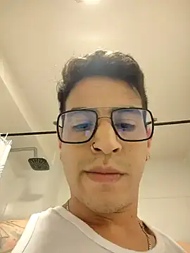 Snapshot of Juann-cock chatting on 09.26.25 Juann-cock online show from 09.26.25