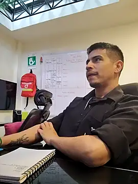 Snapshot of Juann-cock chatting on 11.25.25 Juann-cock online show from 11.25.25