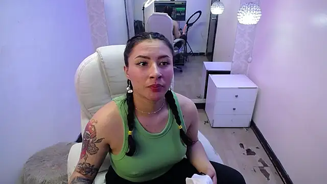 nicolee 8 online show from 09.18.25