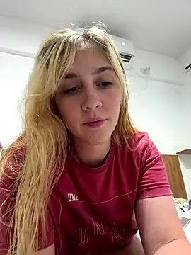 Snapshot of ayebran chatting on 12.22.25 ayebran online show from 12.22.25