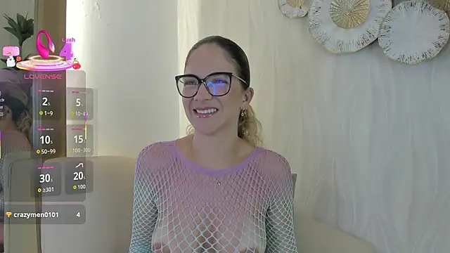Snapshot of Velora__ chatting on 09.11.25 Velora online show from 09.11.25