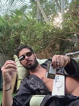 Snapshot of husbandandwifetobe chatting on 10.02.25 husbandandwifetobe online show from 10.02.25