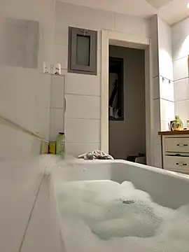 Snapshot of husbandandwifetobe chatting on 10.18.25 husbandandwifetobe online show from 10.18.25