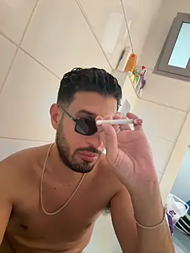 Snapshot of husbandandwifetobe chatting on 11.29.25 husbandandwifetobe online show from 11.29.25