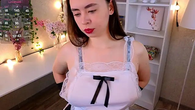 TraciMyntti online show from 10.03.25