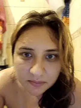 Snapshot of ivorywhisper chatting on 10.01.25 ivorywhisper online show from 10.01.25