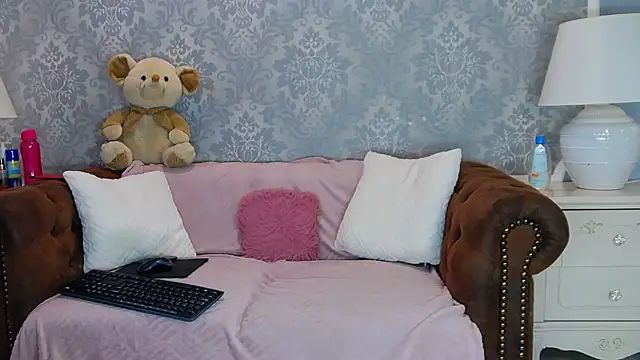 Snapshot of Ella_Raven chatting on 06.25.26 Ella Raven online show from 06.25.26