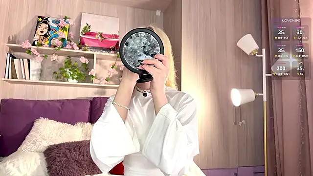 Snapshot of GlaydsLeveto chatting on 02.04.26 GlaydsLeveto online show from 02.04.26