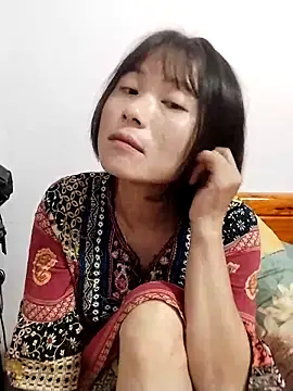linda bae00 online show from 10.18.25