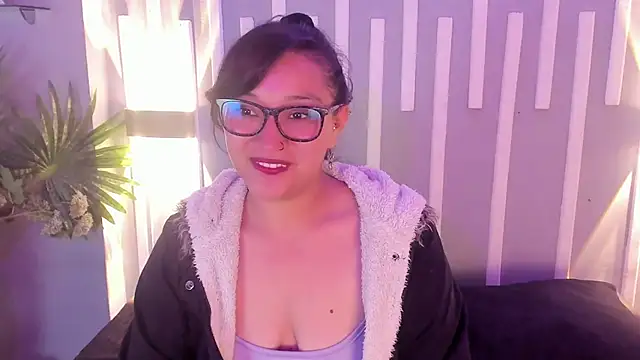 Skye bluee  online show from 09.20.25