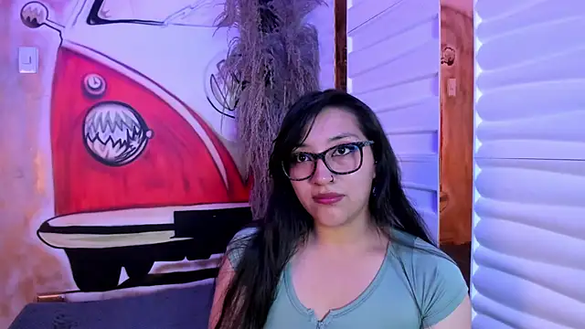 Skye bluee  online show from 10.14.25