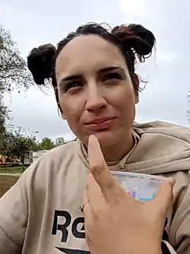 Snapshot of lillylooney chatting on 09.24.25 lillylooney online show from 09.24.25