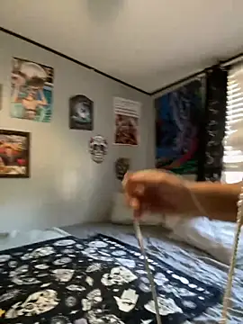 Snapshot of lillylooney chatting on 10.01.25 lillylooney online show from 10.01.25