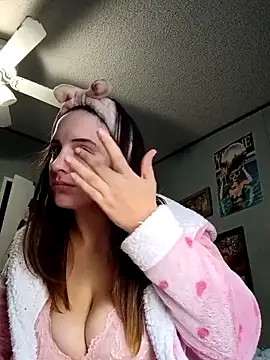 Snapshot of lillylooney chatting on 10.07.25 lillylooney online show from 10.07.25